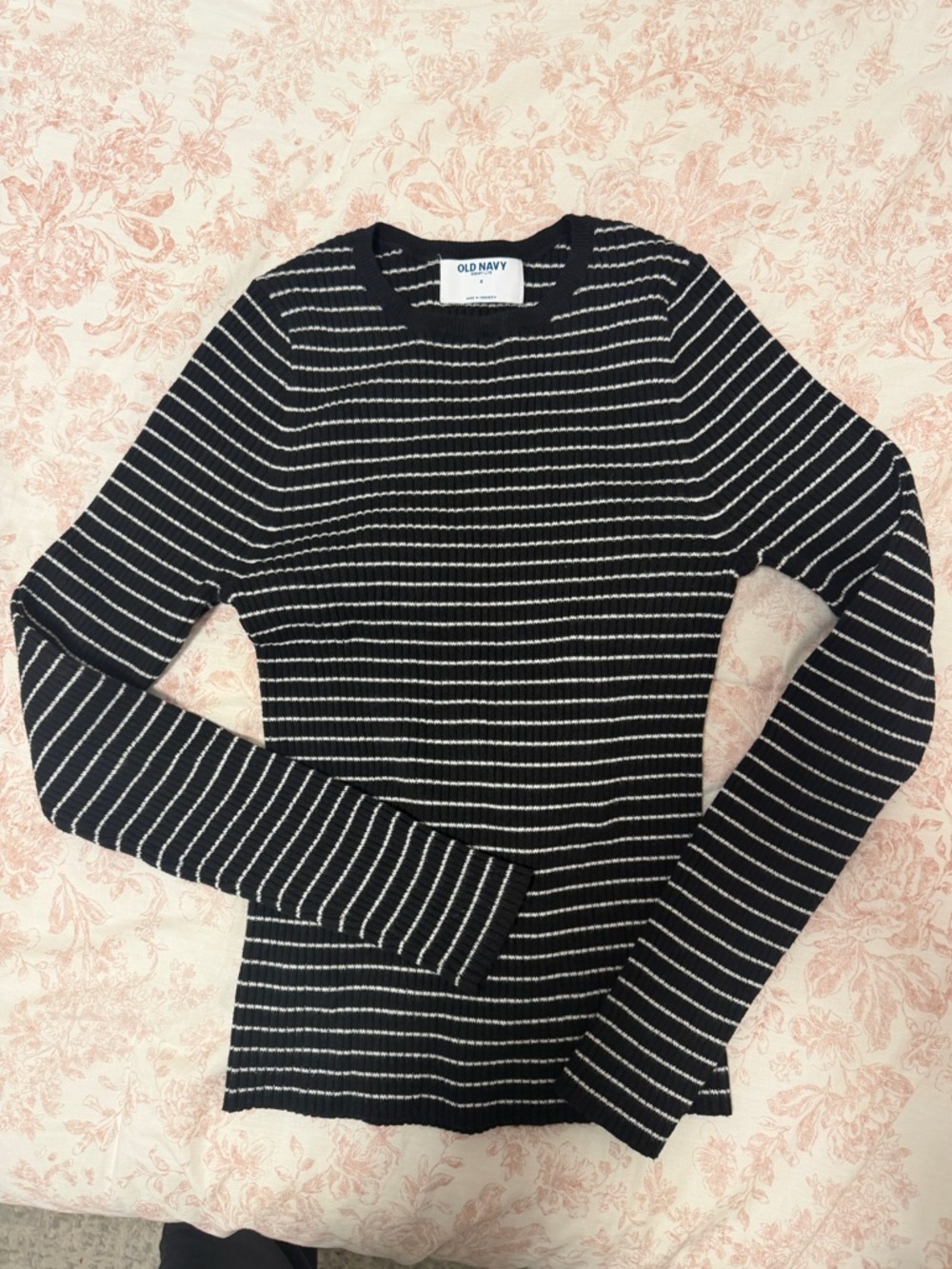 Old Navy Black and White Ribbed Crewneck Sweater